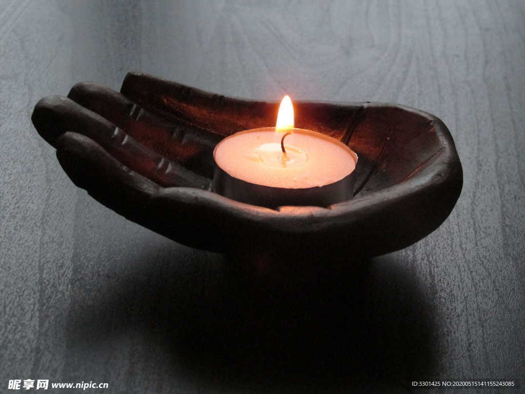 雕刻手型蜡烛台