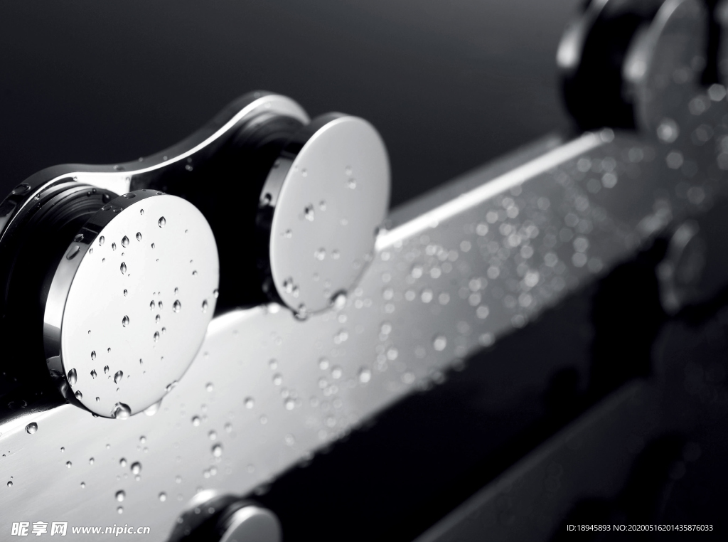 淋浴房特写