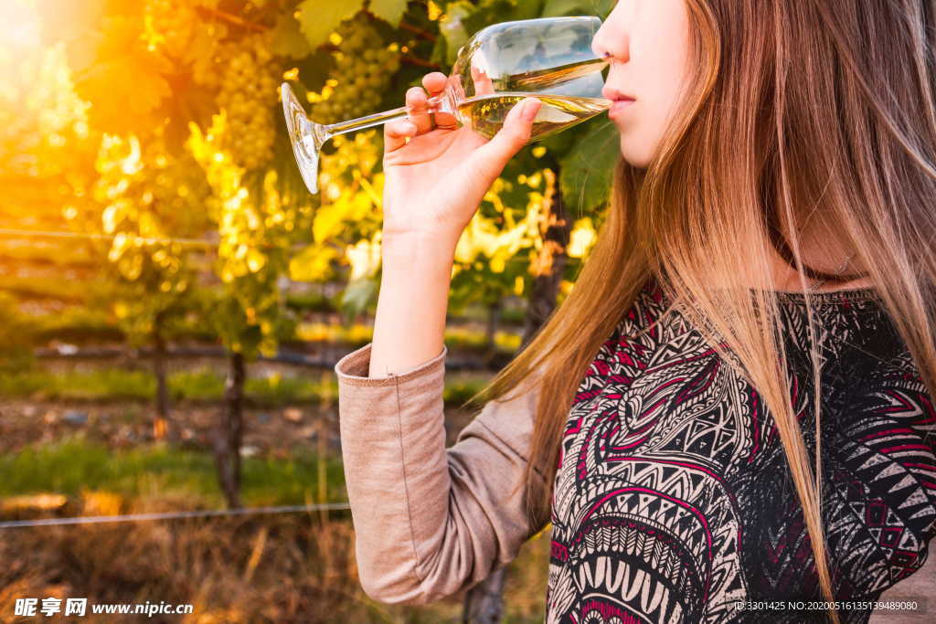 品酒美女 葡萄酒