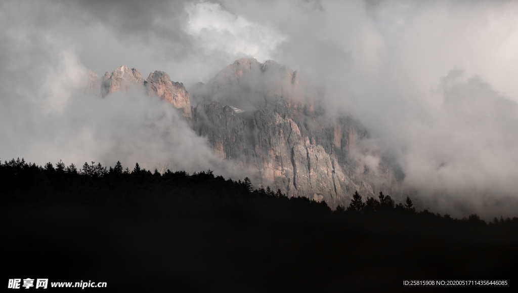 雾气雾天大雾图片