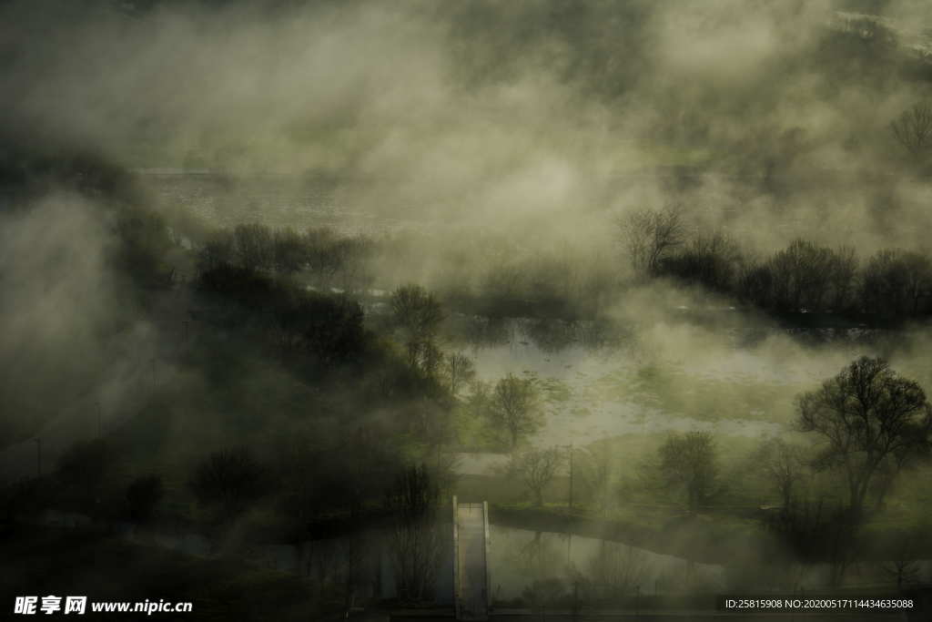 雾气雾天大雾图片