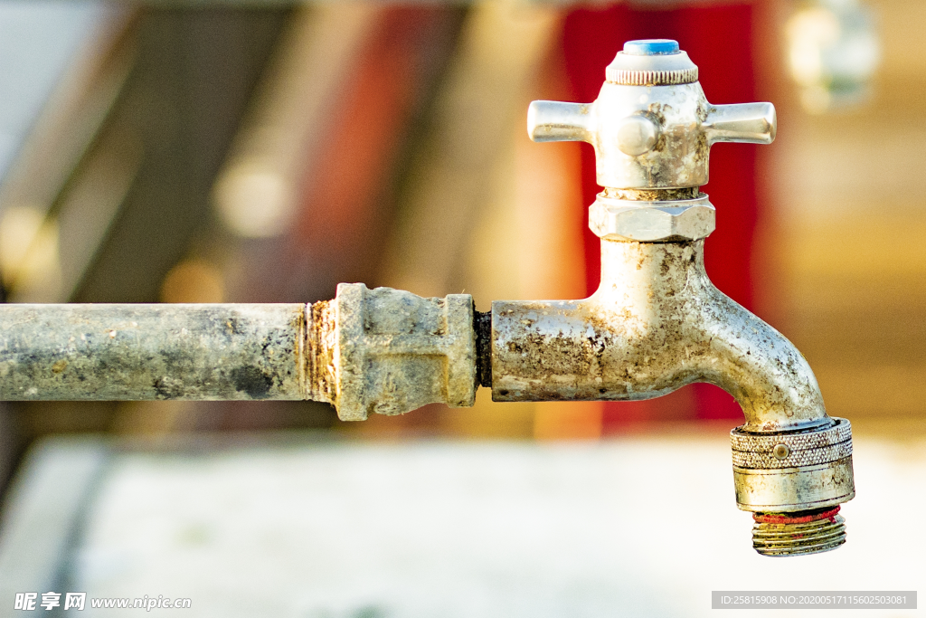 水龙头水管图片