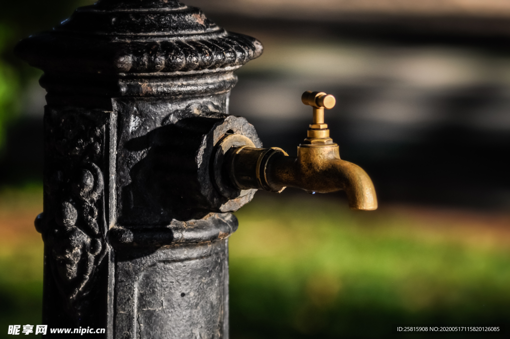 水龙头水管图片
