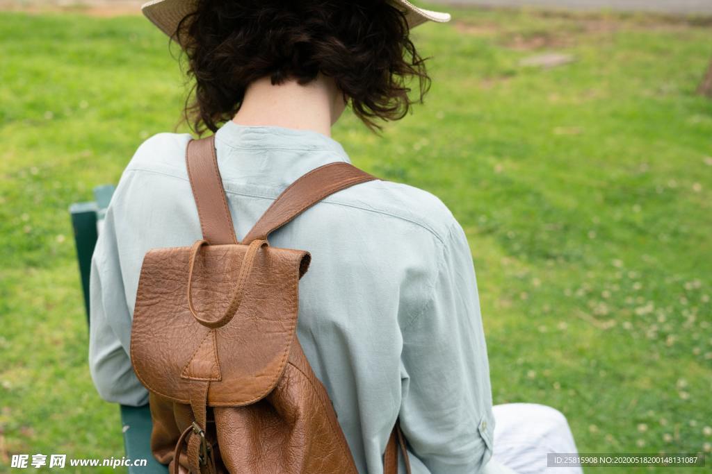 背影轮廓剪影图片