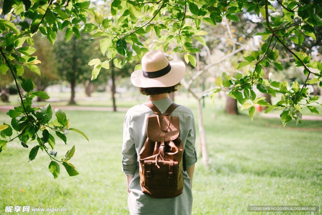 背影轮廓剪影图片