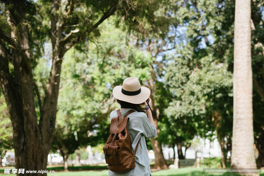 背影轮廓剪影图片