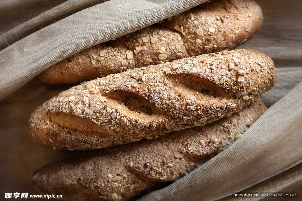 杂粮面包图片