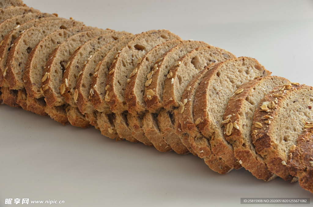 杂粮面包图片