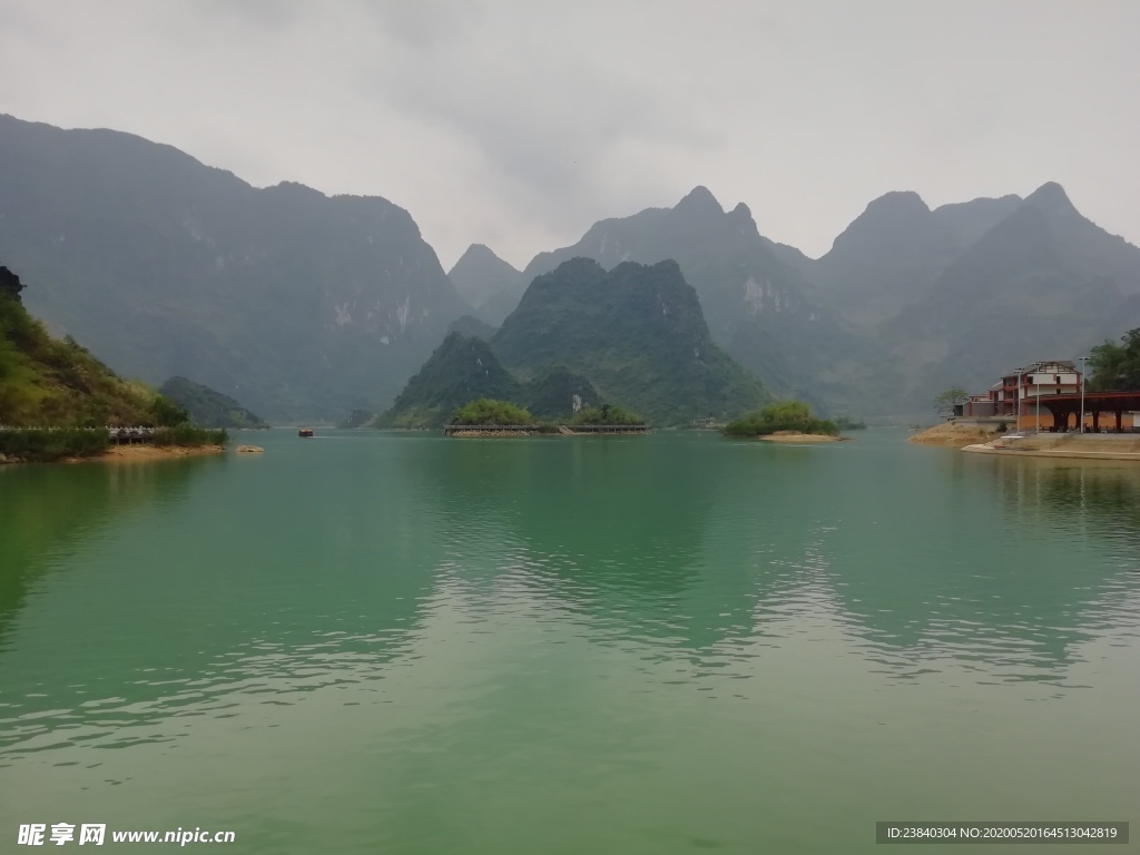 青山绿水美丽湖景