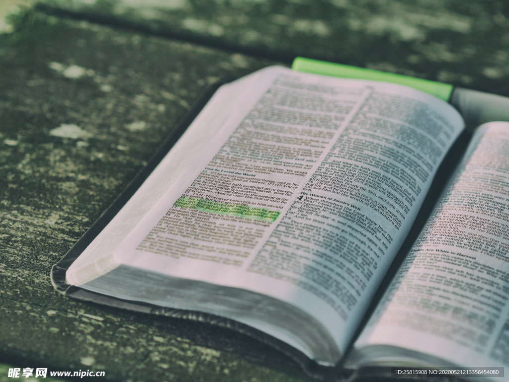 阅读看书翻书图片