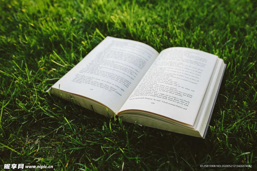 阅读看书翻书图片