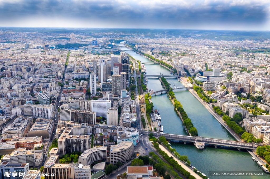 塞纳河俯览城市