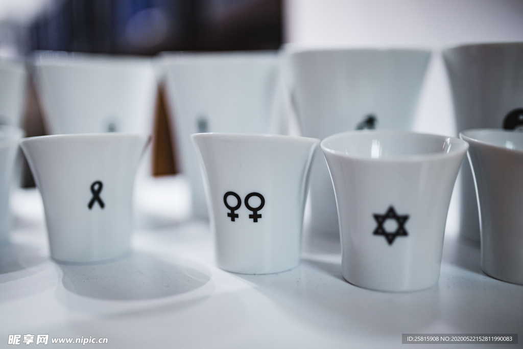 陶瓷餐具用品图片