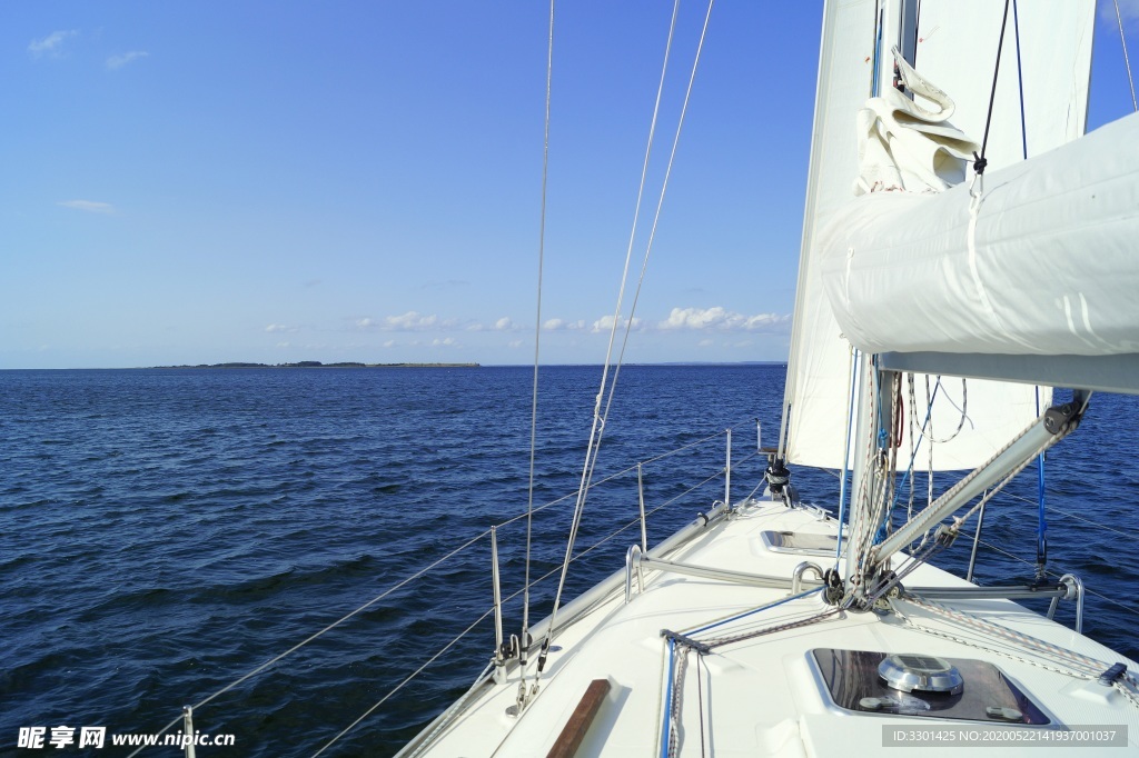白色帆船