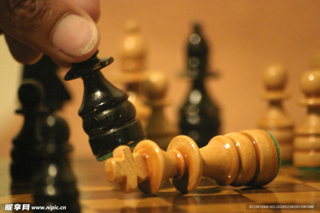 国际象棋博弈图片