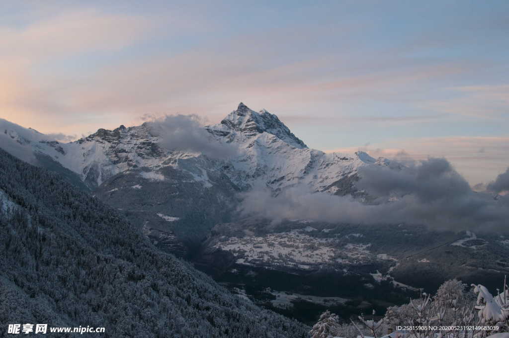 阿尔卑斯山风景图片