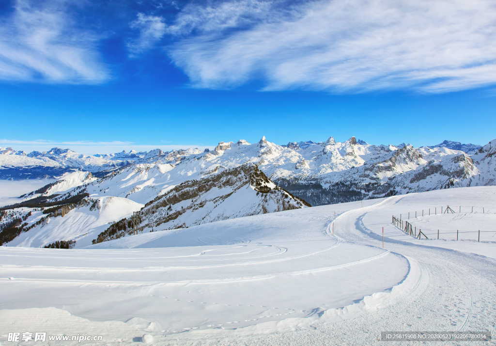阿尔卑斯山风景图片