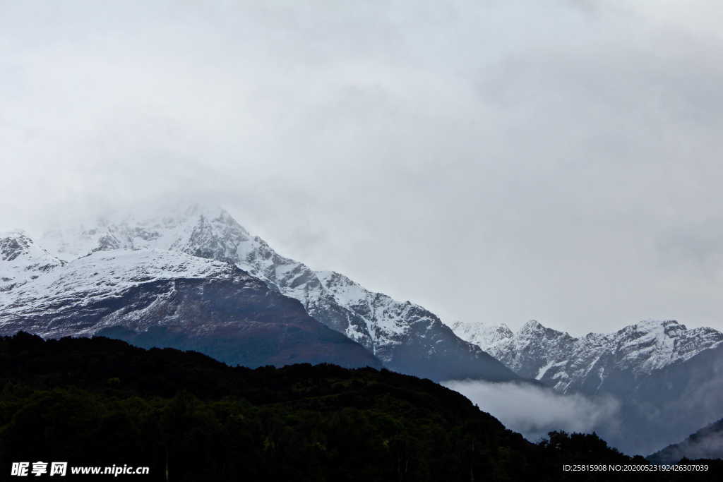 阿尔卑斯山风景图片