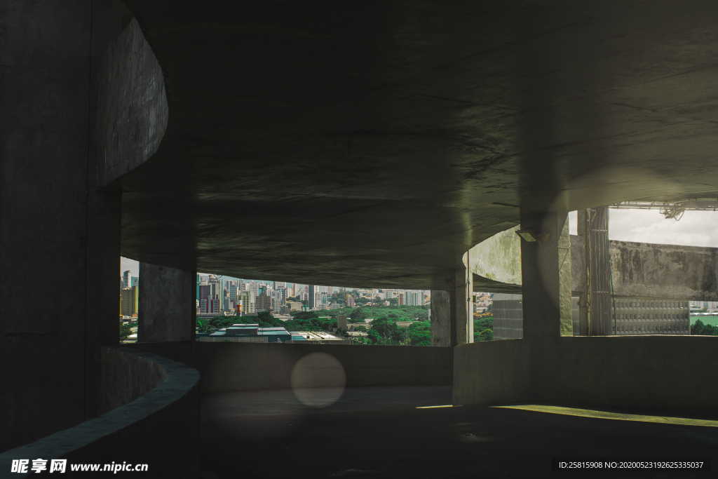 车库停车库图片