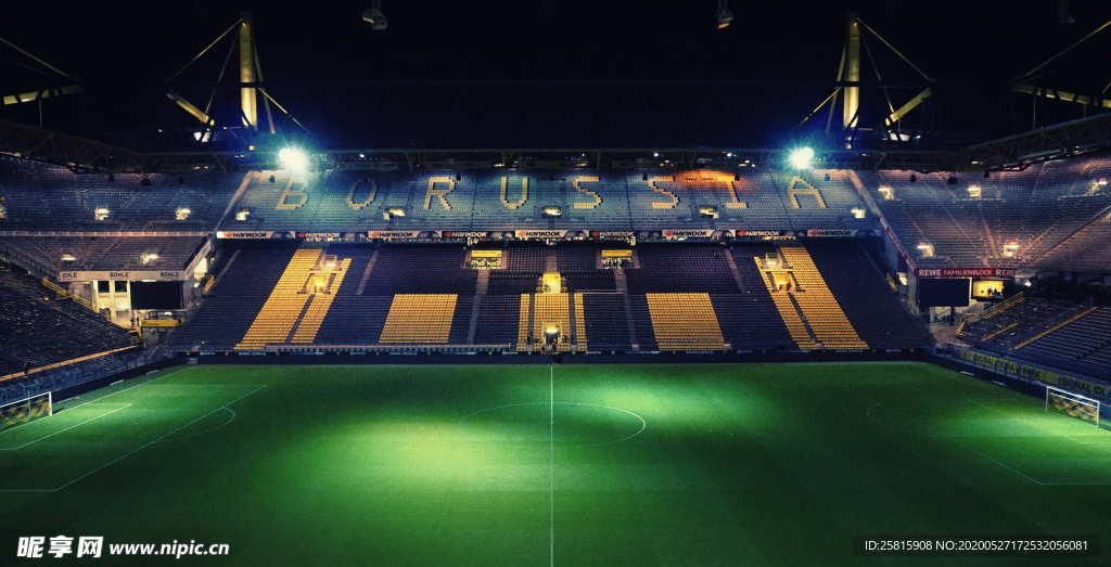 足球场绿荫图片