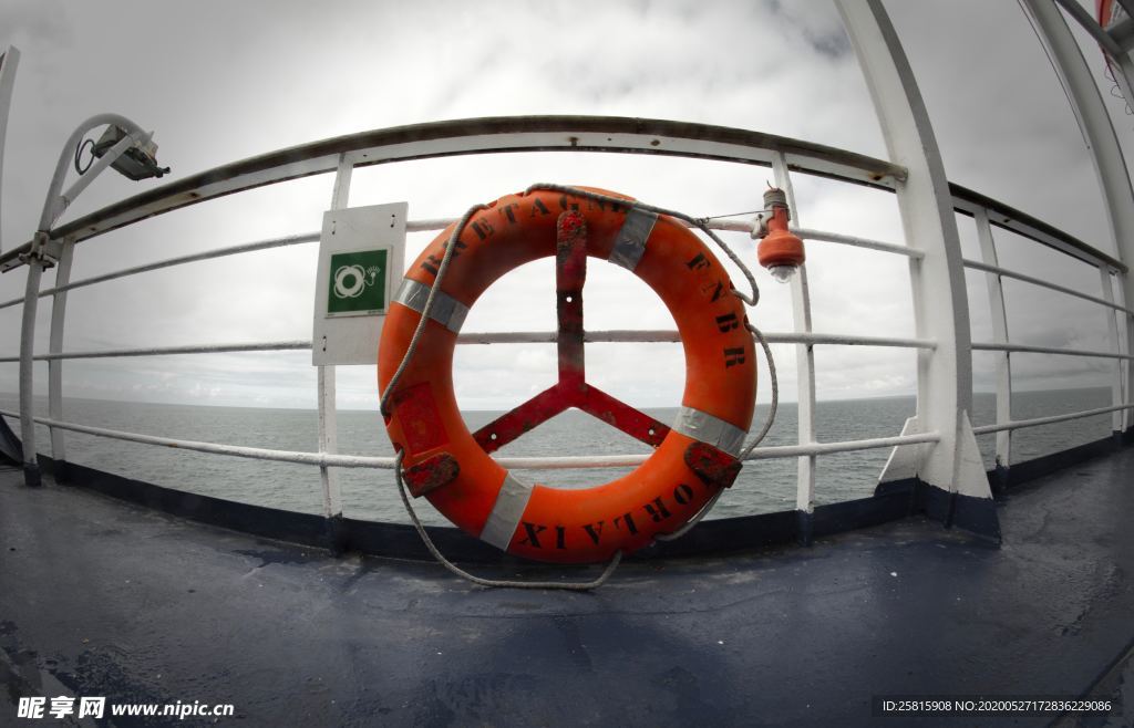 救生圈游泳圈图片