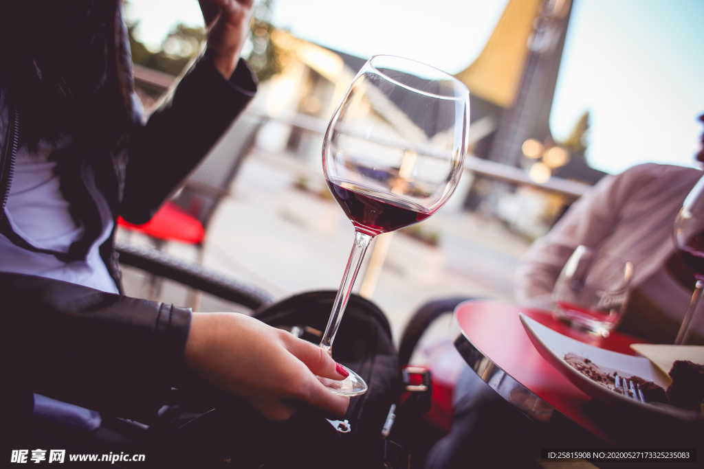 高脚杯红酒杯图片