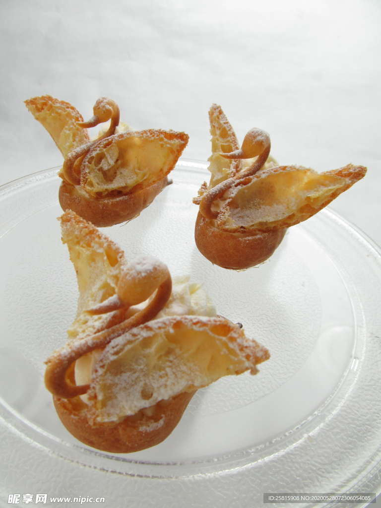 泡芙奶油泡芙烘焙图片