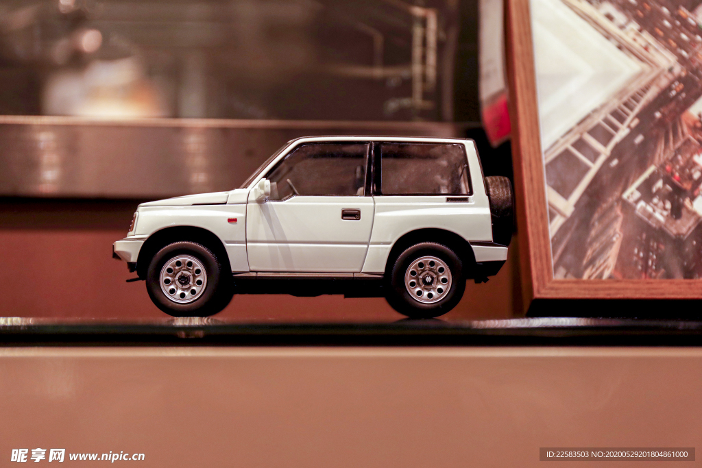 白色高档车模玩具