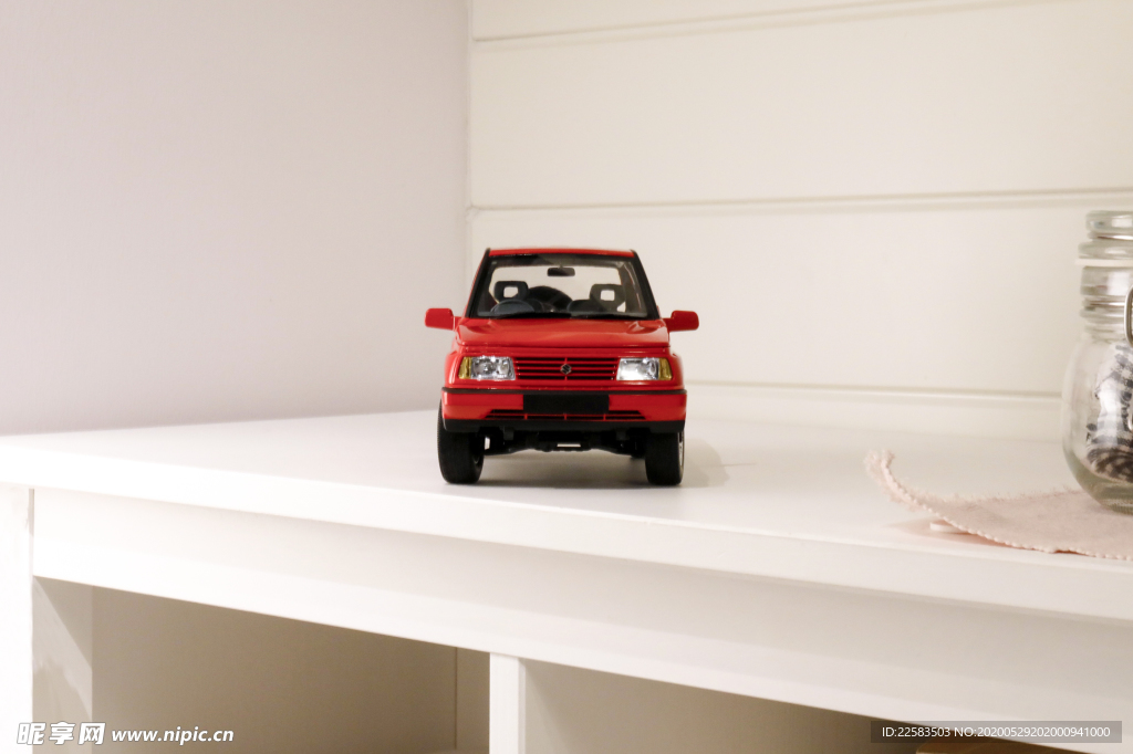 红色高档车模玩具