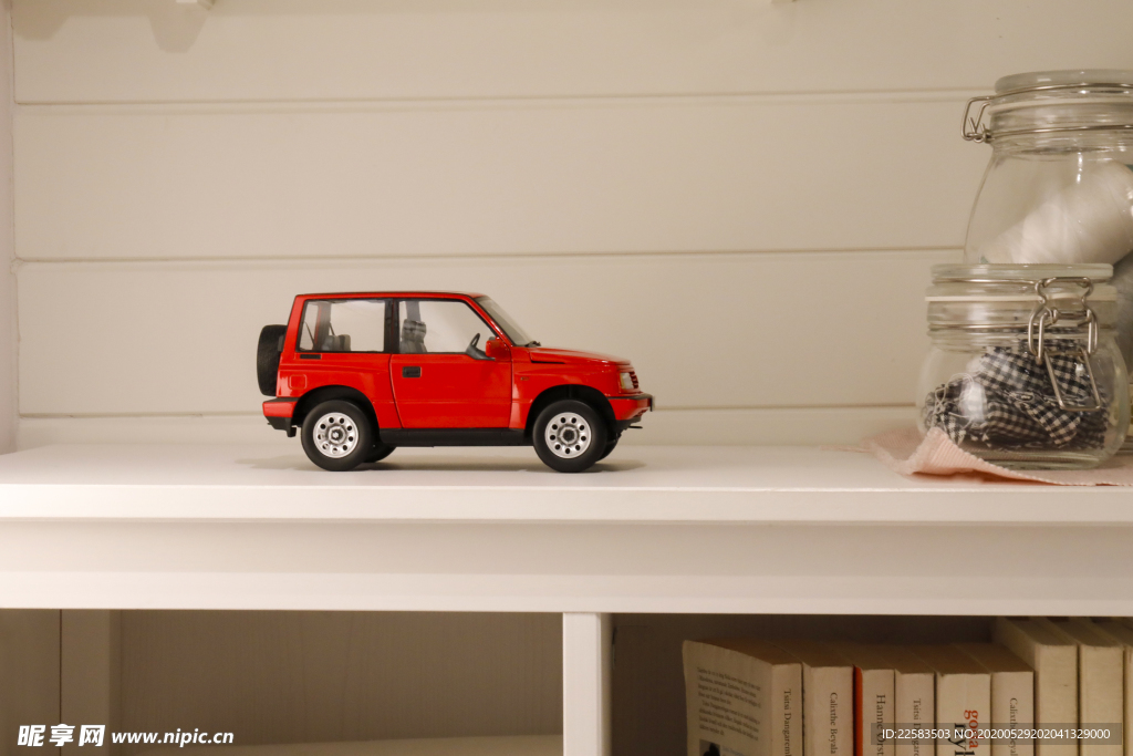 红色高档车模玩具