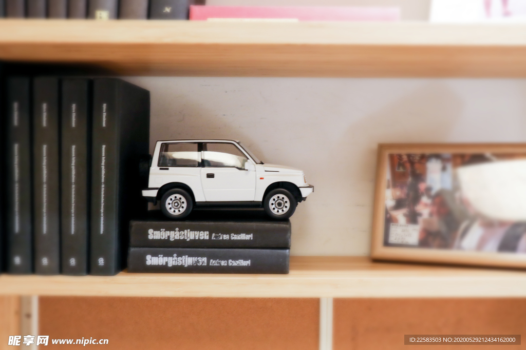 白色高档车模玩具