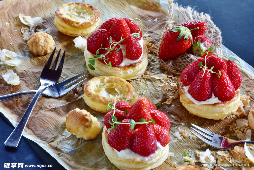 草莓蛋糕水果蛋糕图片