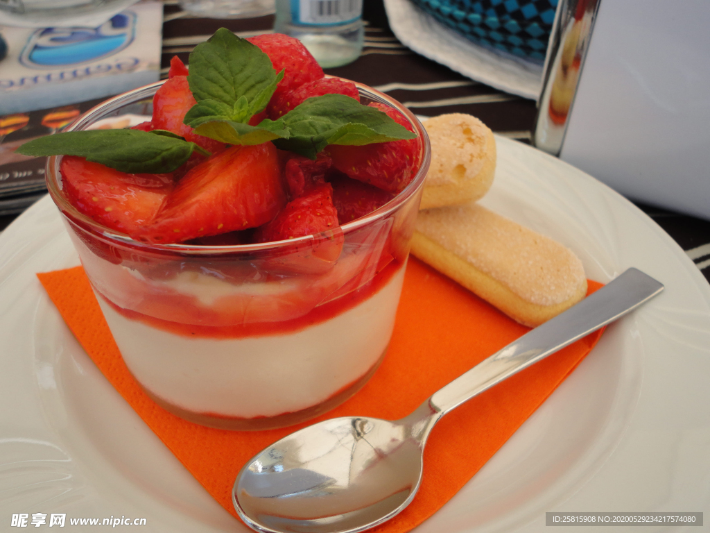 草莓蛋糕水果蛋糕图片