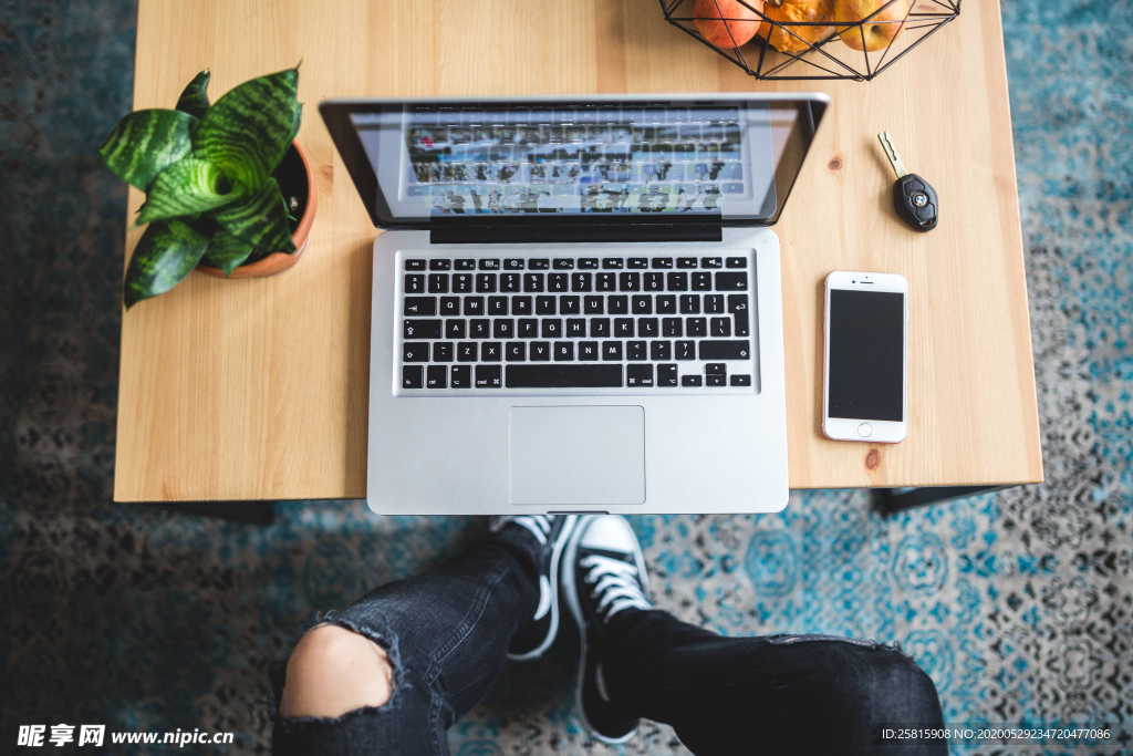 笔记本电脑图片