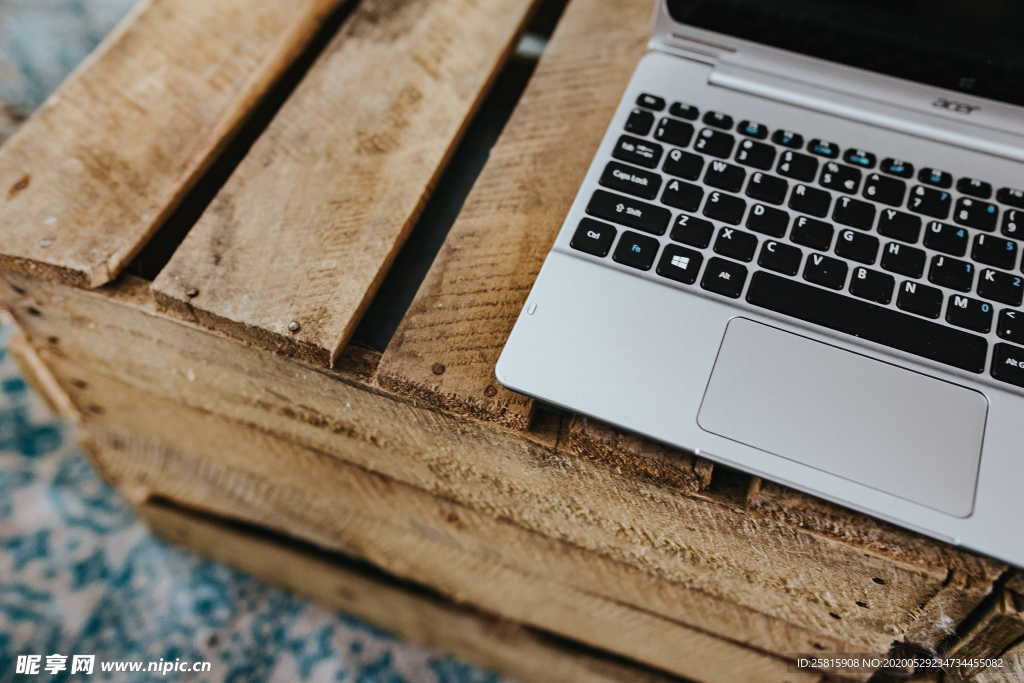 笔记本电脑图片