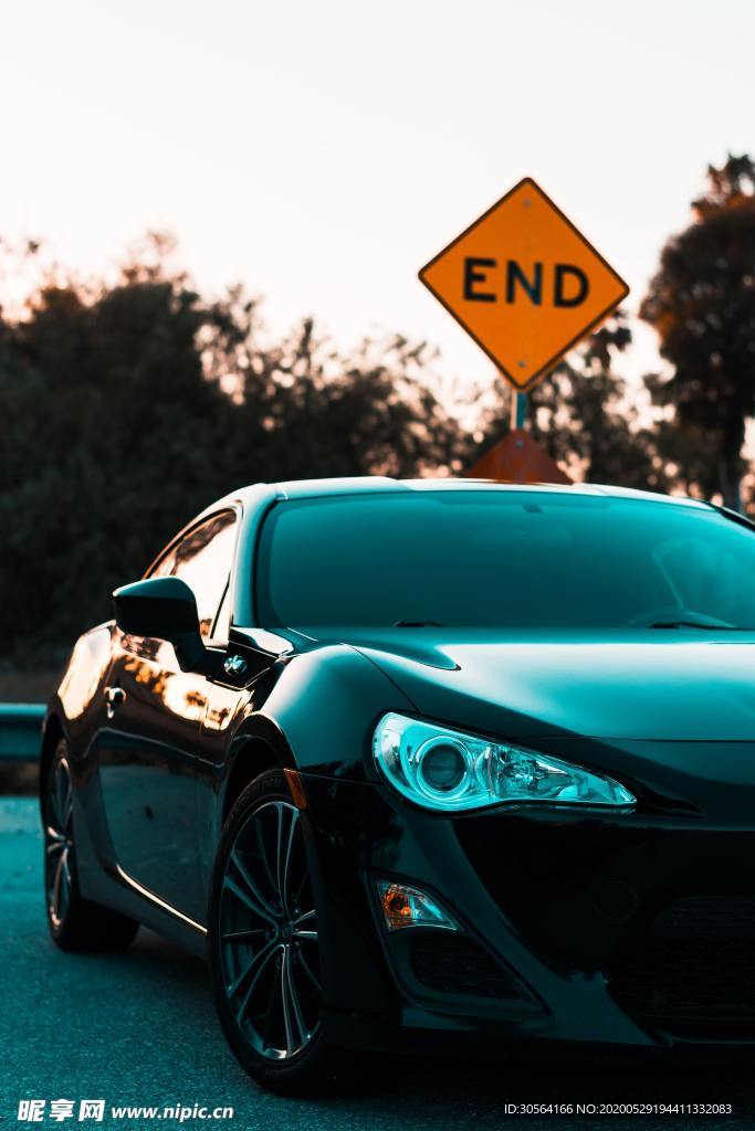 豪车跑车街道轿跑道路背景