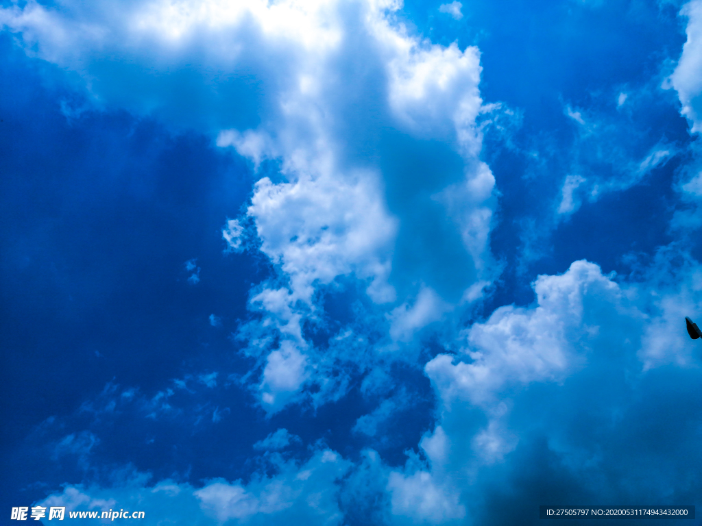 蓝天白云