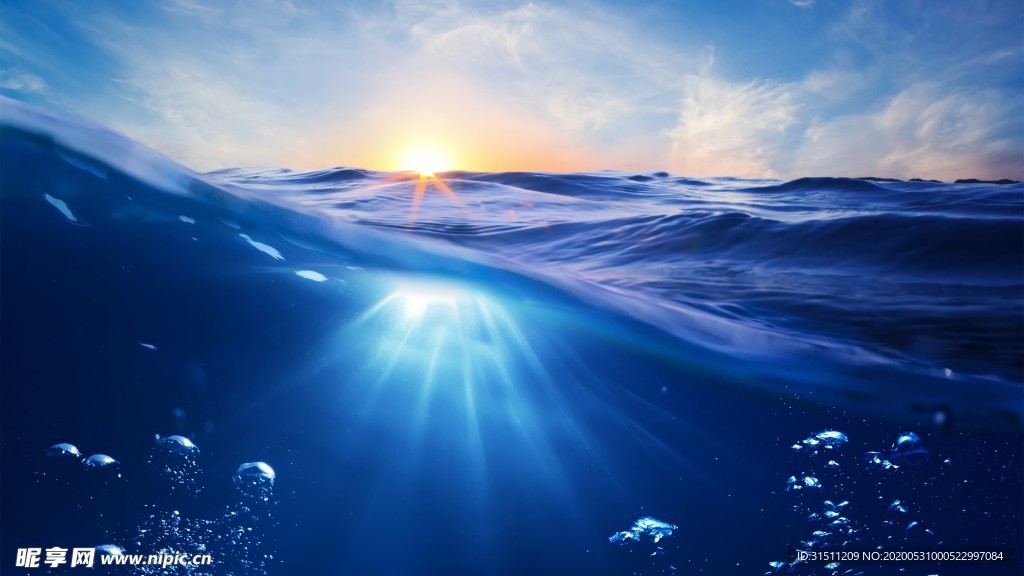 太阳海平面阳光穿透海水耀眼夺目