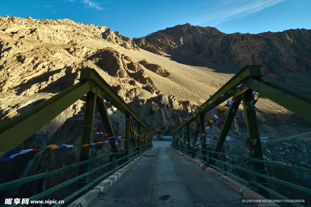 喜马拉雅山风景图片