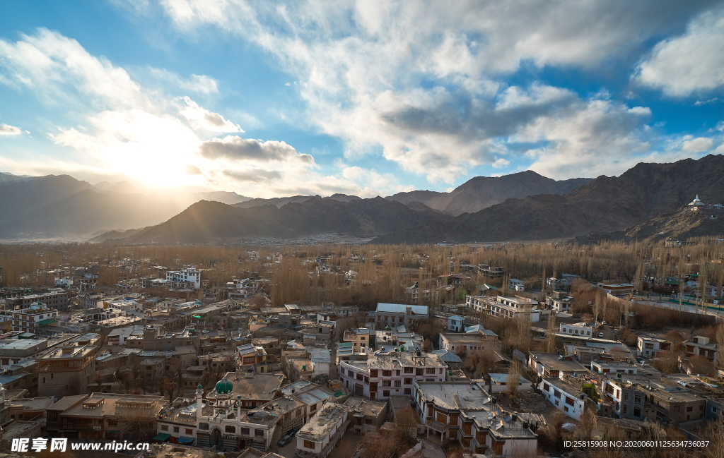 喜马拉雅山风景图片