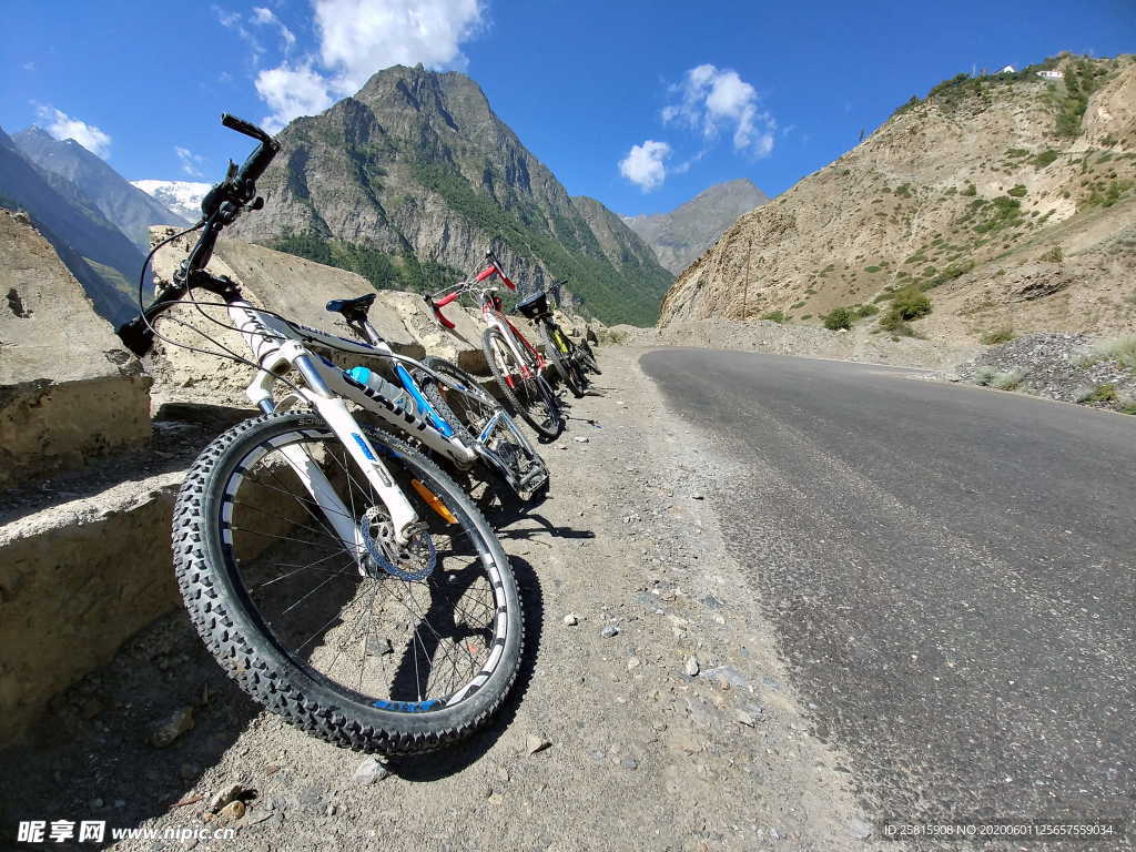喜马拉雅山风景图片