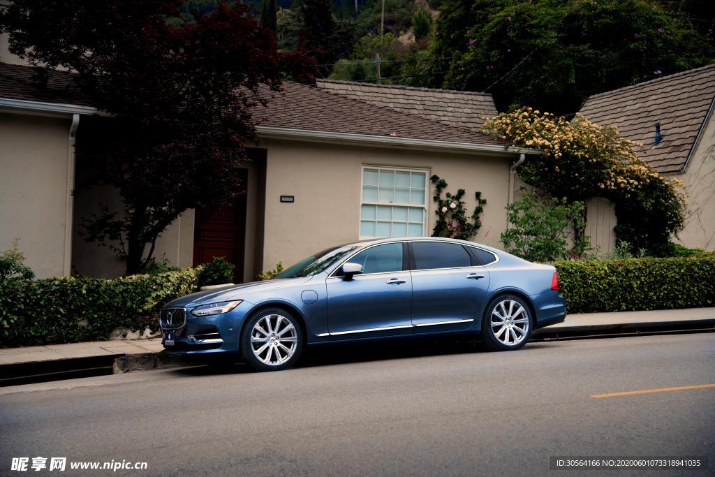 豪车跑车街道路口背景素材