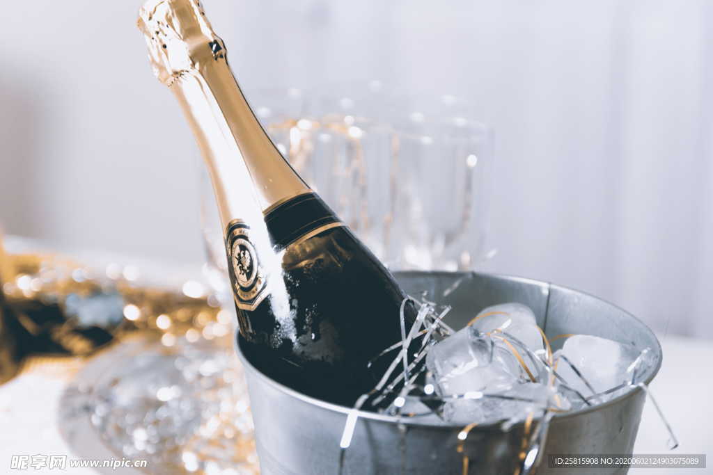 瓶子酒瓶玻璃瓶饮料瓶图片