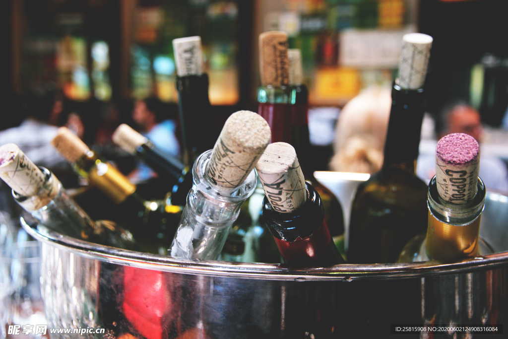 瓶子酒瓶玻璃瓶饮料瓶图片