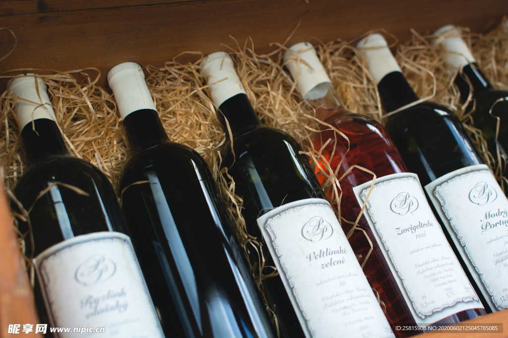 瓶子酒瓶玻璃瓶饮料瓶图片