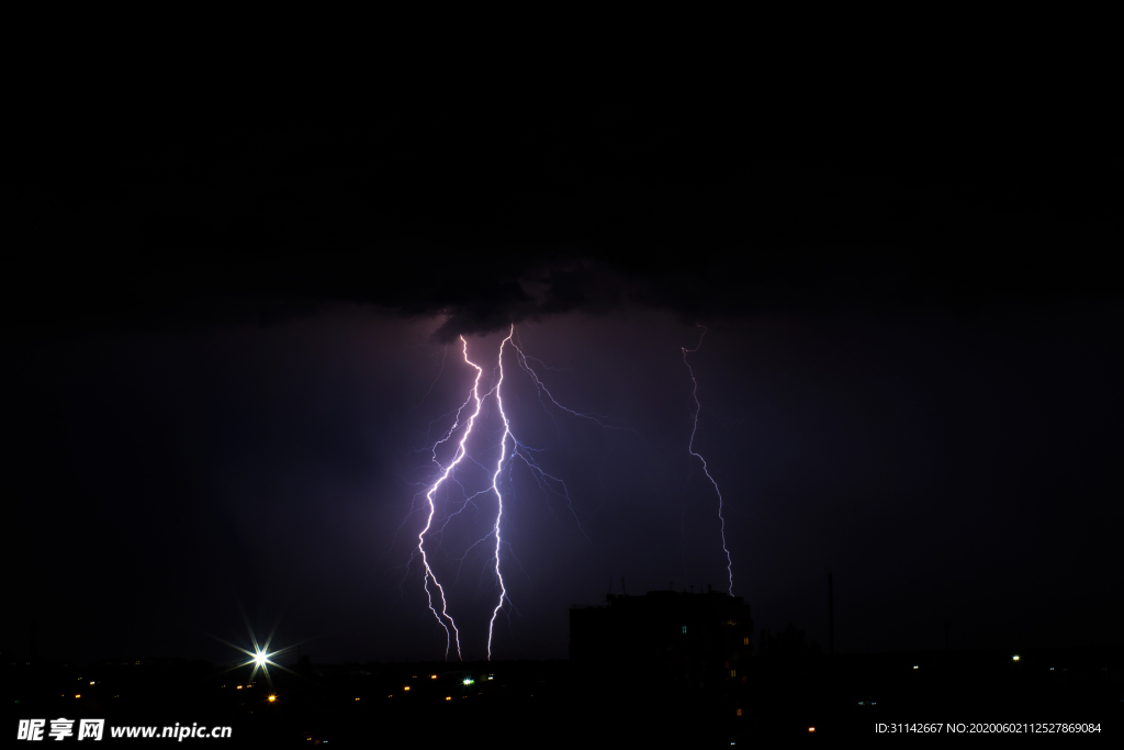 夜空闪电