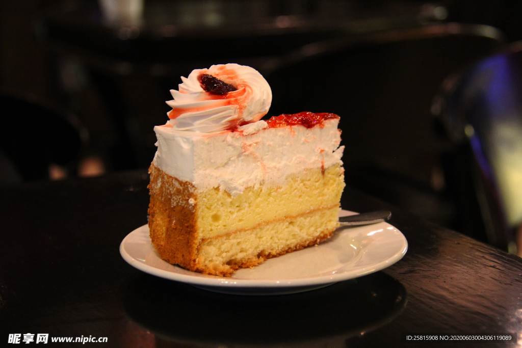 切块蛋糕美味图片