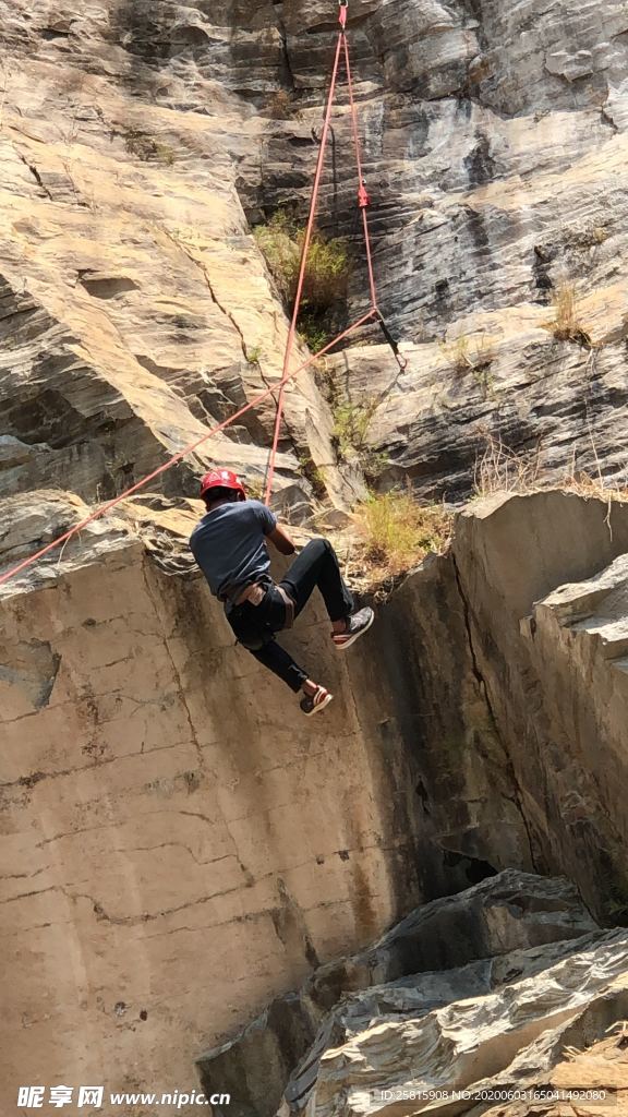 攀岩攀登运动健身图片