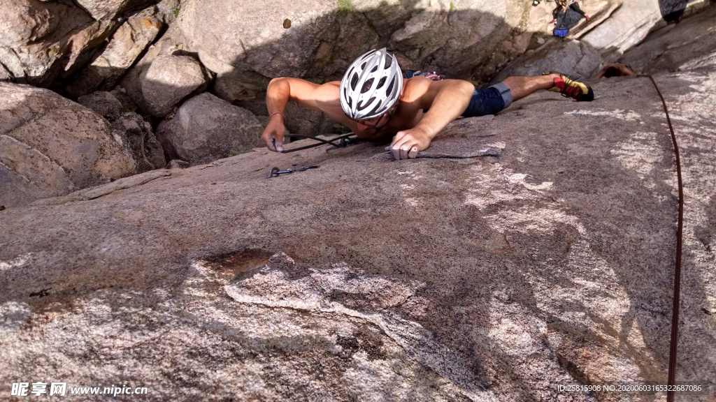 攀岩攀登运动健身图片