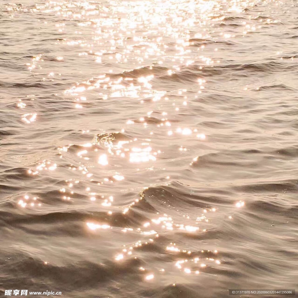 波光粼粼